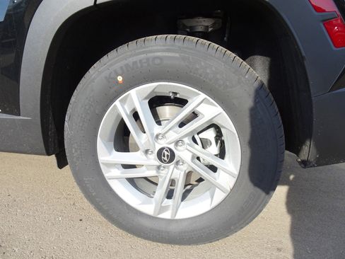 New 2025 Hyundai Tucson SE image 3