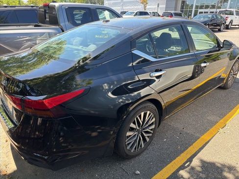 Used 2023 Nissan Altima 2.5 SV w/ SV Premium Package image 20