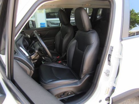 Used 2019 Jeep Renegade Limited image 16