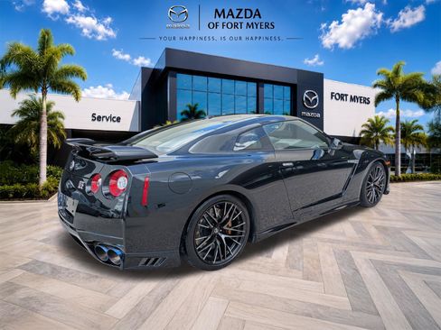 Used 2020 Nissan GT-R Premium w/ Premium Interior Package AWD/4WD image 4