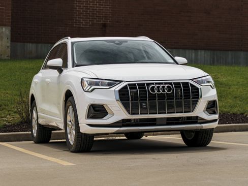Used 2023 Audi Q3 2.0T Premium w/ Convenience Package AWD/4WD image 1
