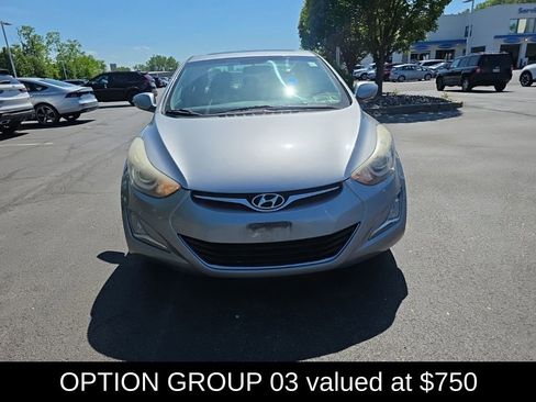 Used 2015 Hyundai Elantra SE w/ Option Group 03 FWD image 2