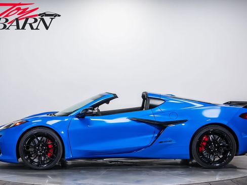 Used 2025 Chevrolet Corvette Z06 image 2
