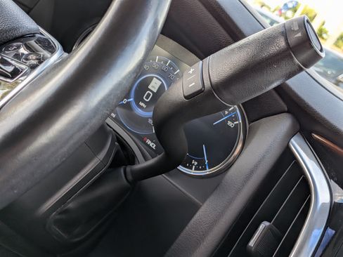 Used 2018 Cadillac Escalade Premium Luxury AWD/4WD image 22