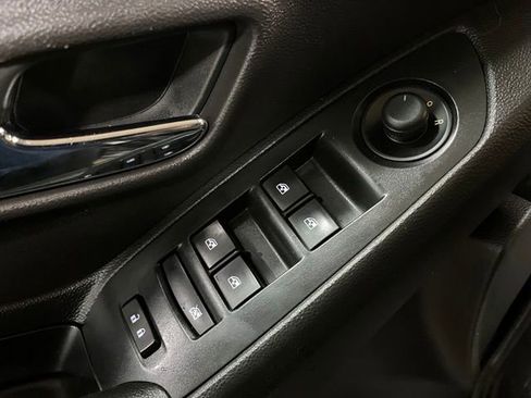 Used 2017 Chevrolet Trax LT w/ LT Convenience Package AWD/4WD image 11