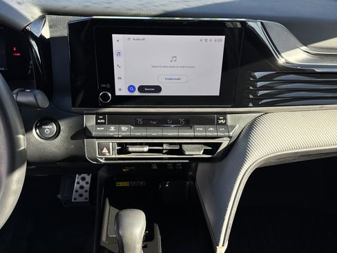 Used 2025 Toyota Camry SE image 18