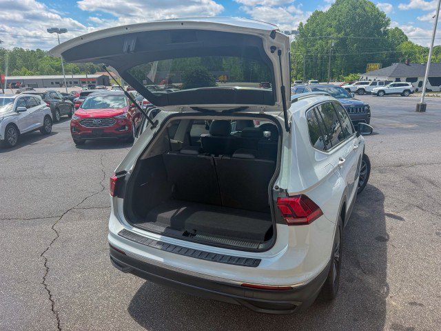 Used 2022 Volkswagen Tiguan SE FWD image 15