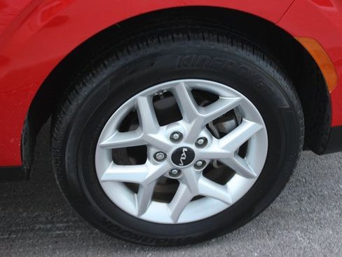 Used 2023 Kia Soul LX w/ LX Technology Package image 32