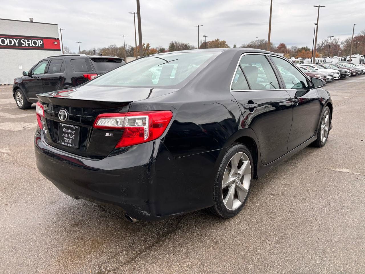 Used 2014 Toyota Camry SE FWD image 3
