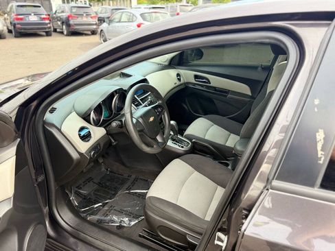 Used 2014 Chevrolet Cruze LS FWD image 10
