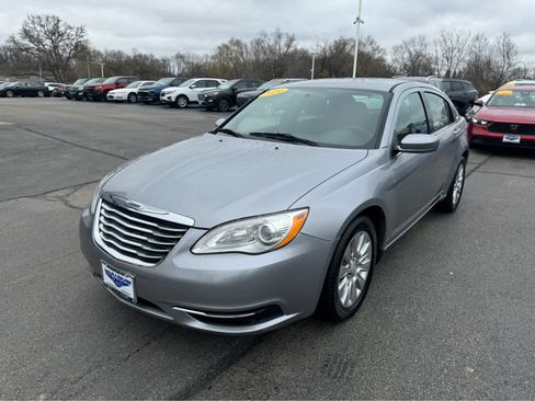 Used 2014 Chrysler 200 LX image 7