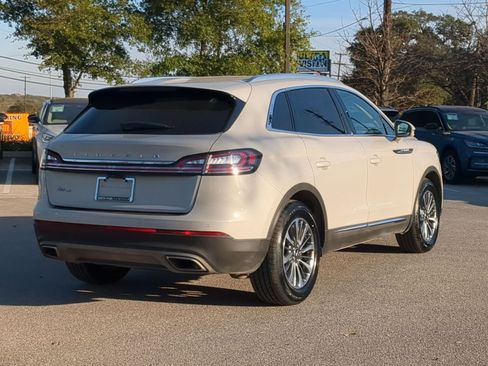 Used 2022 Lincoln Nautilus FWD w/ Premium Package image 3