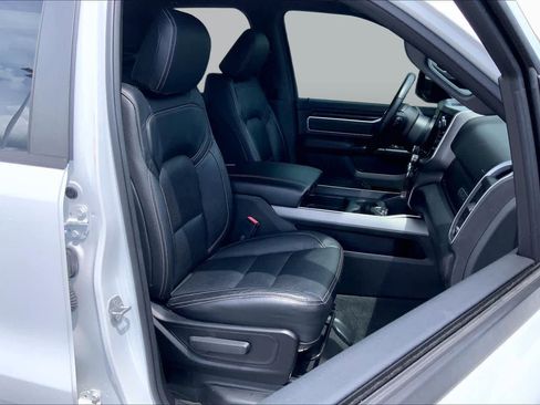 Used 2022 RAM 1500 Big Horn w/ Night Edition RWD image 9