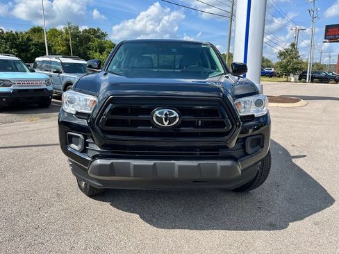 Used 2022 Toyota Tacoma SR AWD/4WD image 2