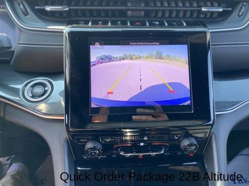 Used 2022 Jeep Grand Cherokee L Altitude image 18