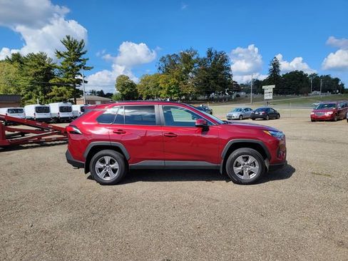 Used 2022 Toyota RAV4 XLE image 4