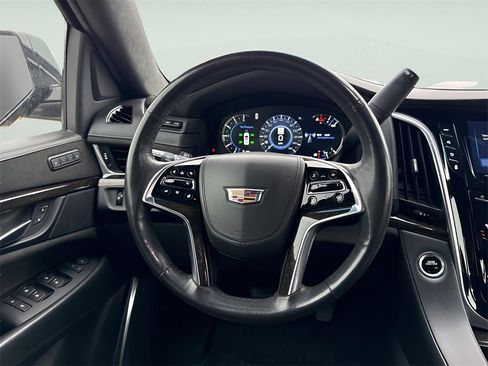 Used 2019 Cadillac Escalade ESV Platinum image 17