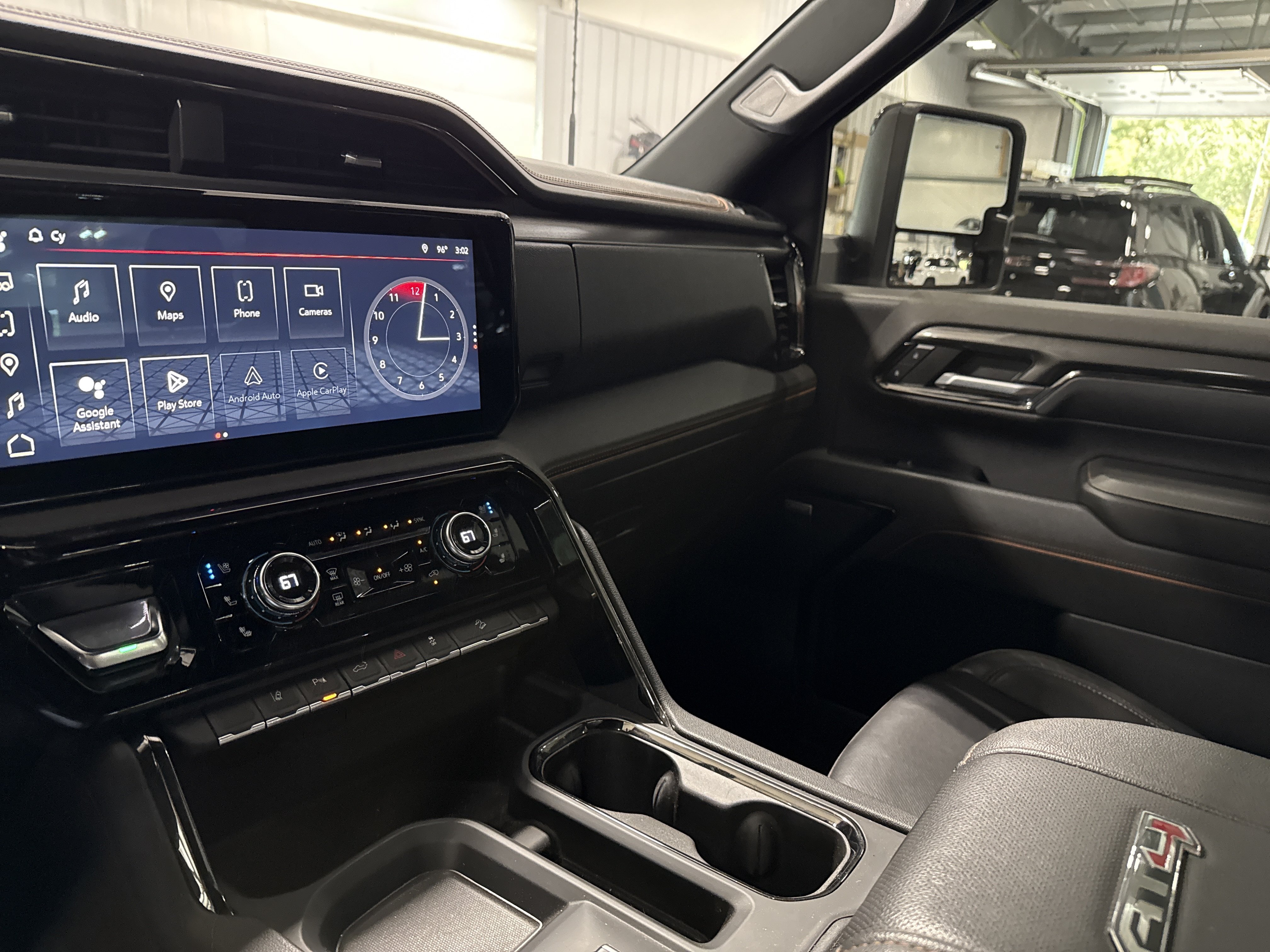 Used 2024 GMC Sierra 2500 AT4 AWD/4WD image 12