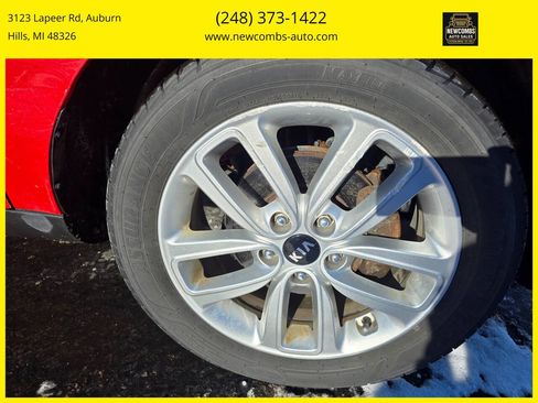 Used 2017 Kia Soul + image 9