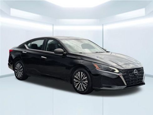 Used 2024 Nissan Altima 2.5 SV FWD image 8