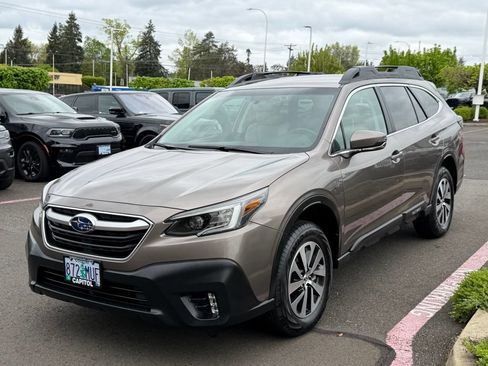 Used 2021 Subaru Outback Premium AWD/4WD image 4