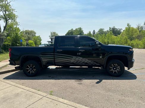 Used 2021 Chevrolet Silverado 2500 Custom w/ Custom Value Package AWD/4WD image 4
