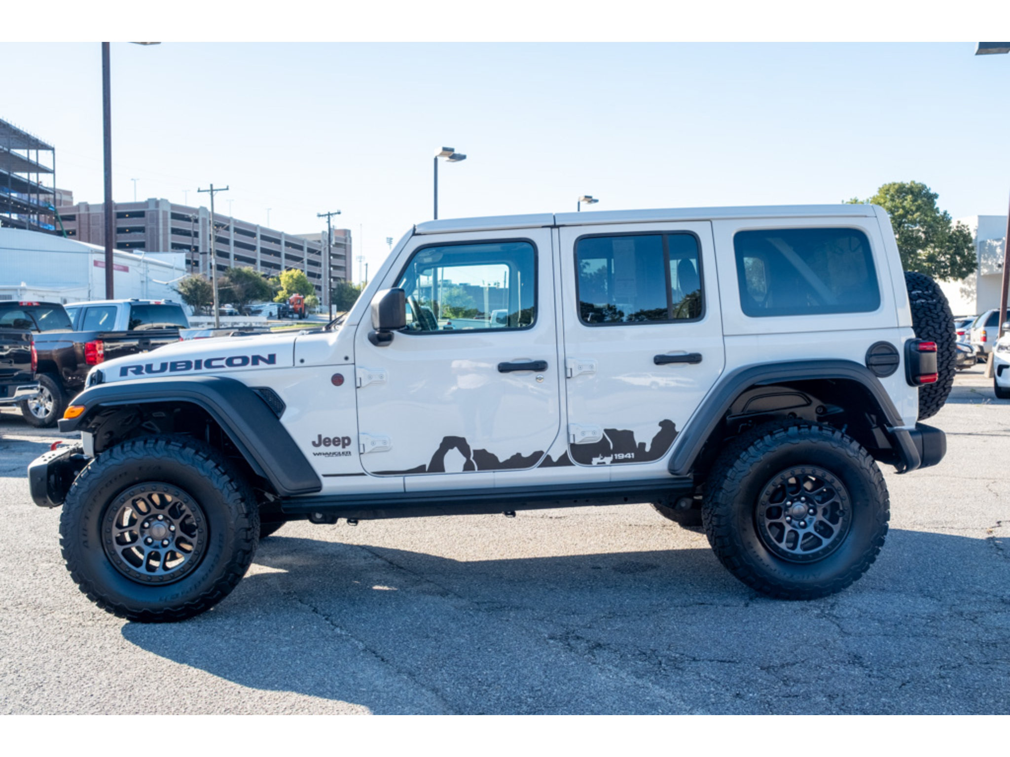 Used 2022 Jeep Wrangler Unlimited Rubicon w/ Xtreme Recon 35" Tire Package AWD/4WD image 5