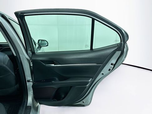 Used 2018 Toyota Camry LE image 27