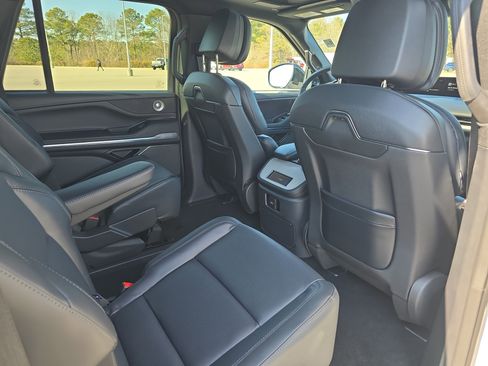 New 2026 Lincoln Navigator L Reserve w/ Jet Appearance Package AWD/4WD image 11