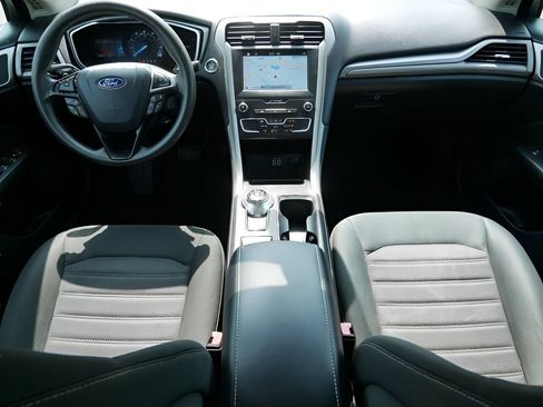 Used 2019 Ford Fusion SE FWD image 14