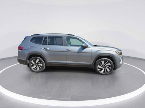 Used 2024 Volkswagen Atlas SE w/ Panoramic Sunroof Package AWD/4WD image 9