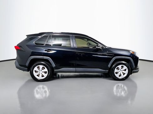 Used 2021 Toyota RAV4 LE FWD image 3