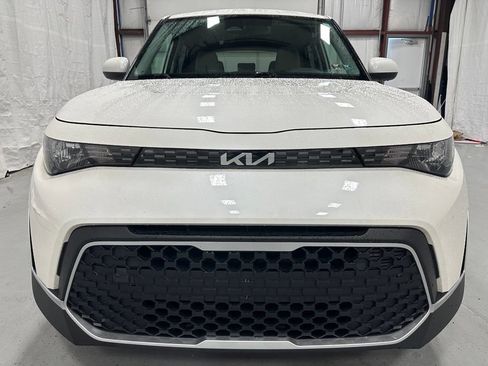 Used 2023 Kia Soul LX w/ LX Technology Package FWD image 2