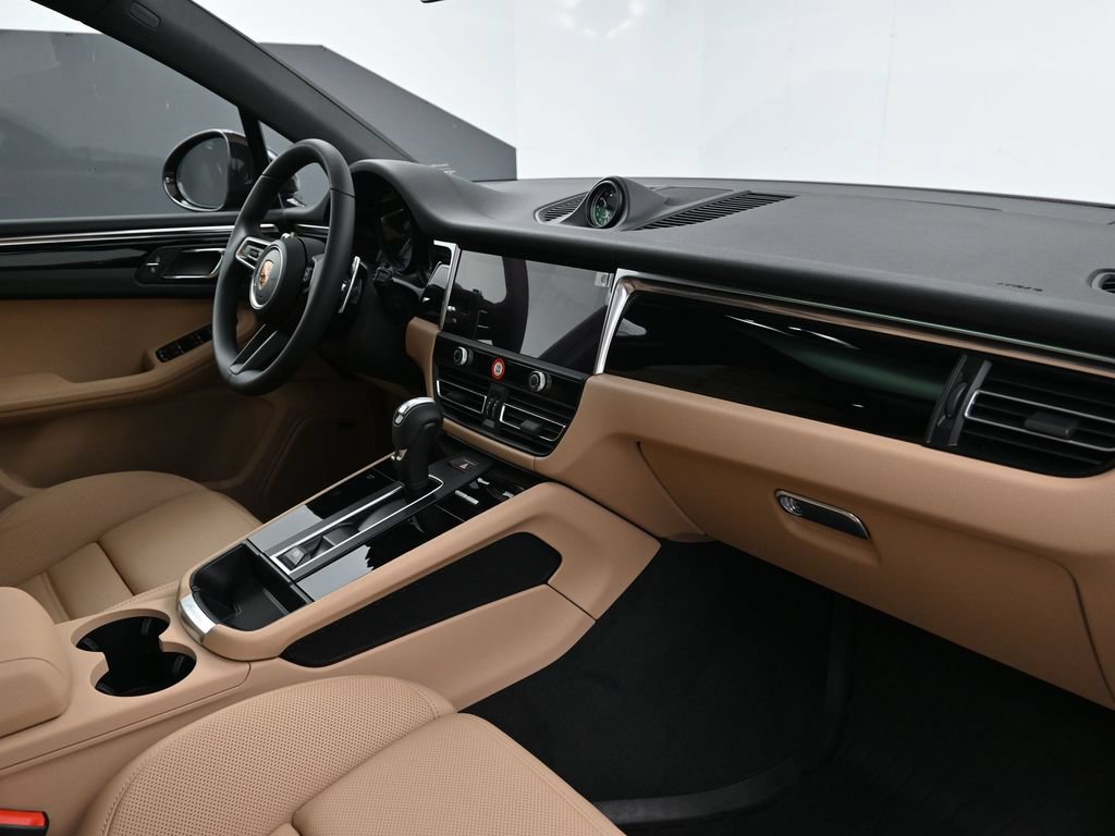 Certified 2026 Porsche Macan AWD/4WD image 14