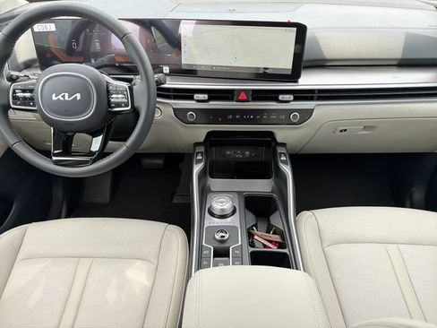 Certified 2025 Kia Sorento EX FWD image 9