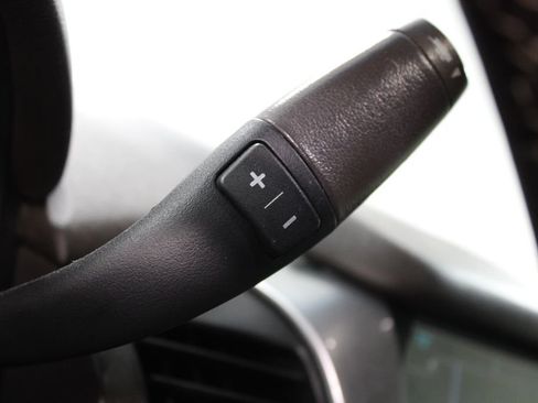 Used 2018 Chevrolet Suburban Premier image 24