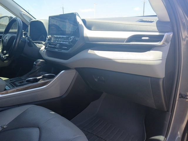 Used 2020 Toyota Highlander Platinum AWD/4WD image 18