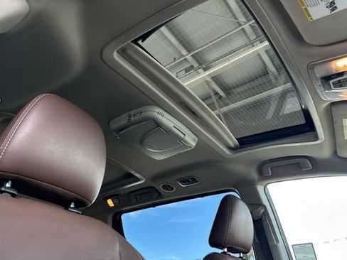 Used 2016 Toyota Sienna Limited FWD image 4