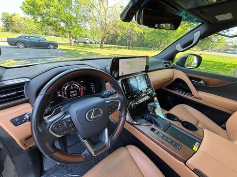 Used 2023 Lexus LX 600 4WD w/ Accessory Package (Z1) image 10