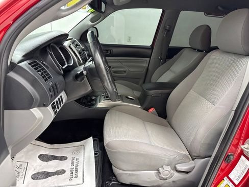 Used 2012 Toyota Tacoma PreRunner image 16