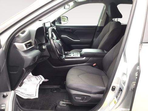 Used 2021 Toyota Highlander LE AWD/4WD image 21