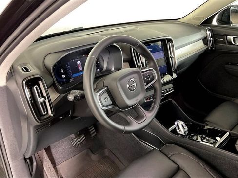 Used 2024 Volvo XC40 B5 Ultimate w/ Protection Package Premier AWD/4WD image 14