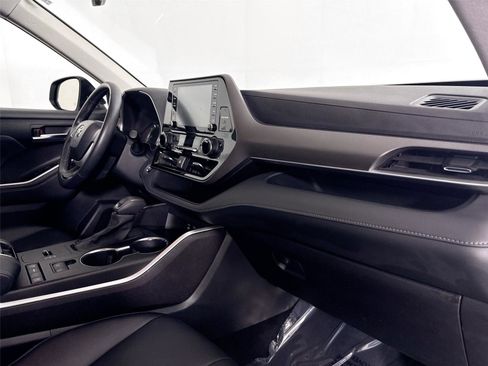 Certified 2022 Toyota Highlander XLE image 55