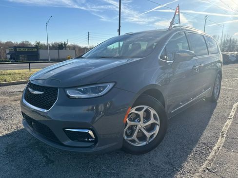 Used 2022 Chrysler Pacifica Limited image 27