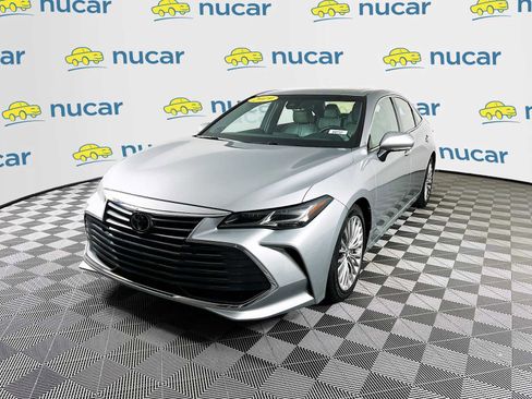 Used 2019 Toyota Avalon Limited image 3