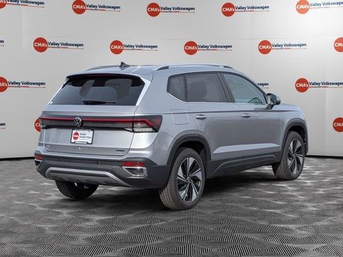 New 2026 Volkswagen Taos SE image 5