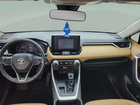 Used 2019 Toyota RAV4 XLE Premium FWD image 6