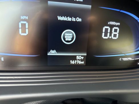 Used 2025 Hyundai Venue SEL image 16