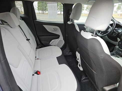 Used 2022 Jeep Renegade Latitude w/ Convenience Group image 16