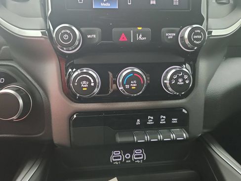 New 2026 RAM 1500 Express AWD/4WD image 9